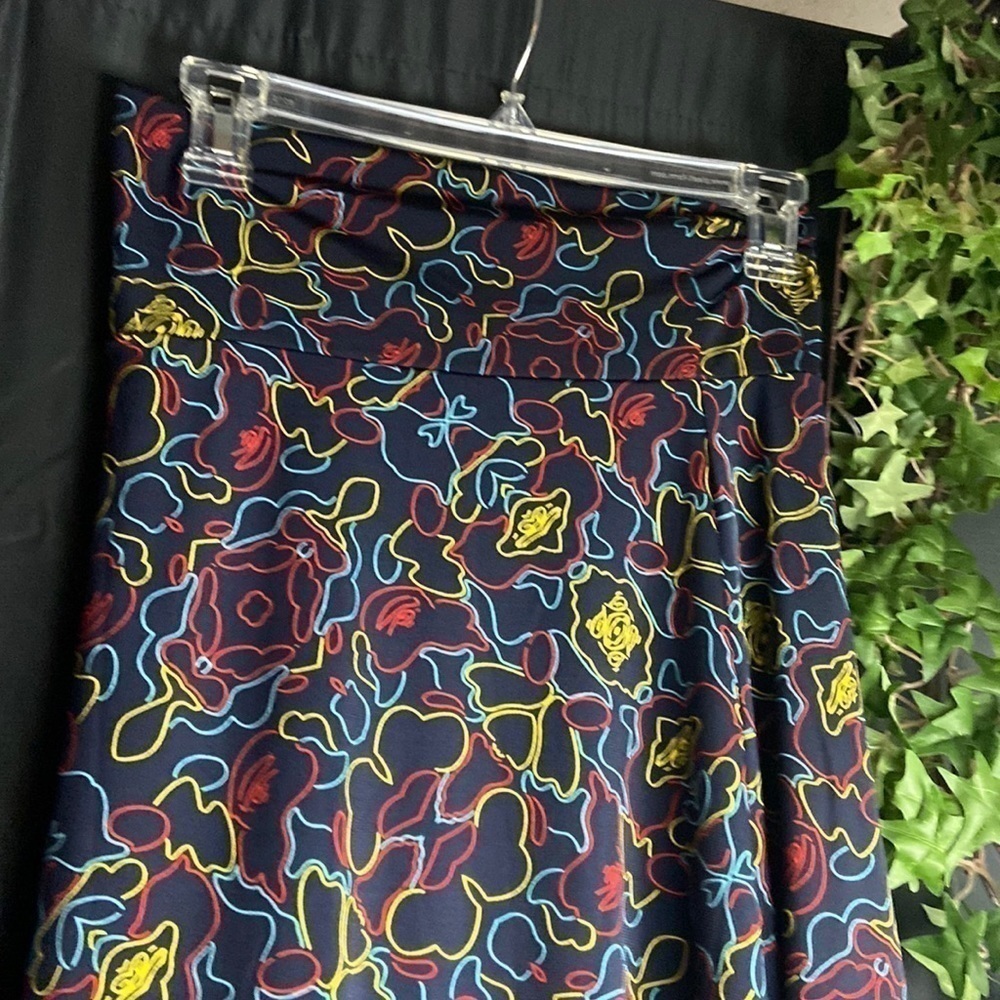 LulaRoe Lola Skirt - Picture 2 of 8